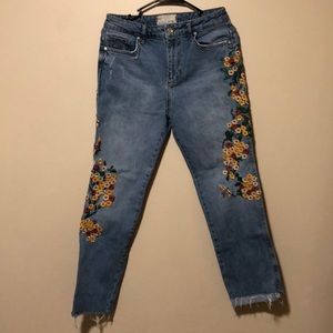 GORGROUS Free People Embroidered Jeans